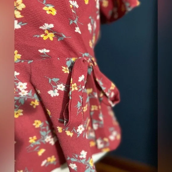 ▫️ donated Red Fit and Flare Floral Top - Picture 6 of 11